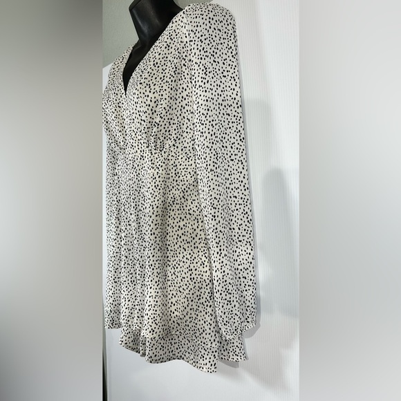 Forever 21 Polka Dot Romper Size Small - Picture 8 of 8